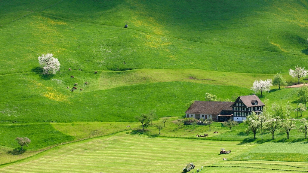 Hof und Landschaft