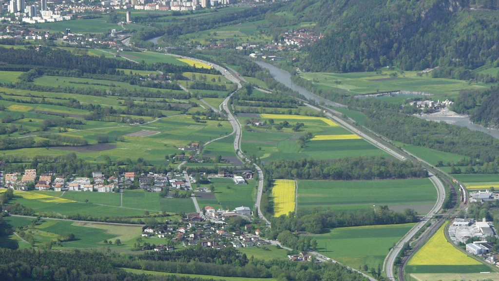 Nationalstrasse A13 bei der Verzweigung Trimmis/Untervaz, Blick in Richtung Süden bzw. Chur