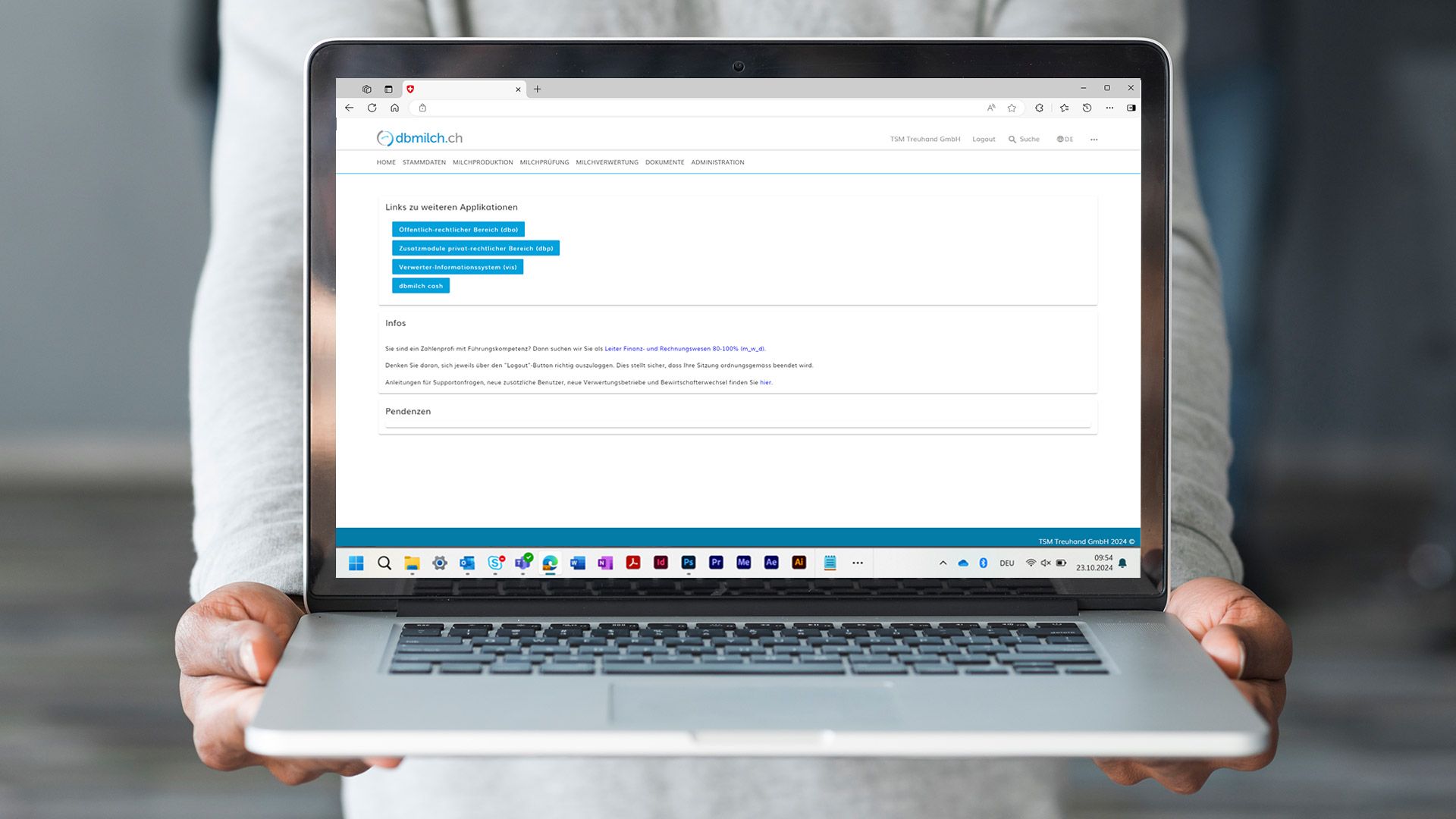 Ein Screenshot der Anwendung dbmilch.ch wird auf einem Laptop angezeigt.