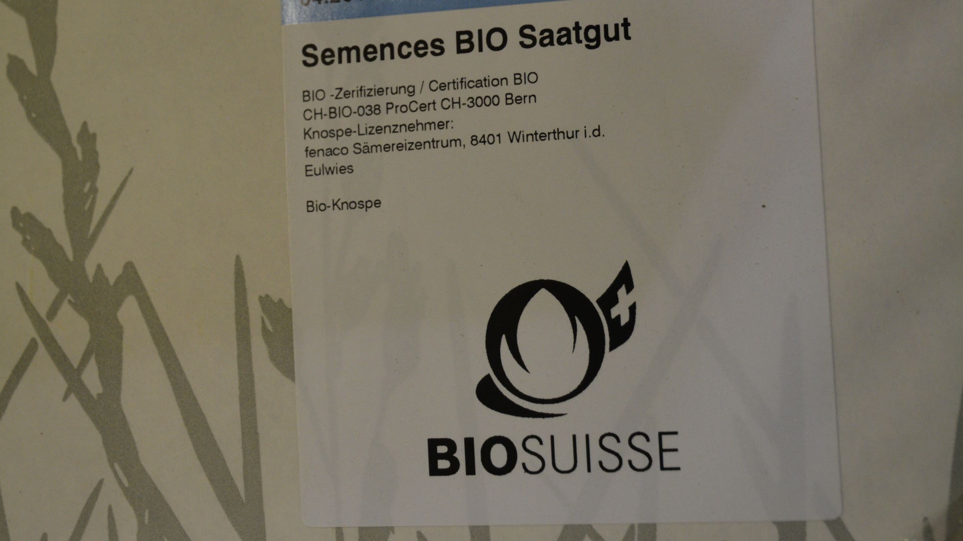 The non-official part of the seed label contains information on organic certification.