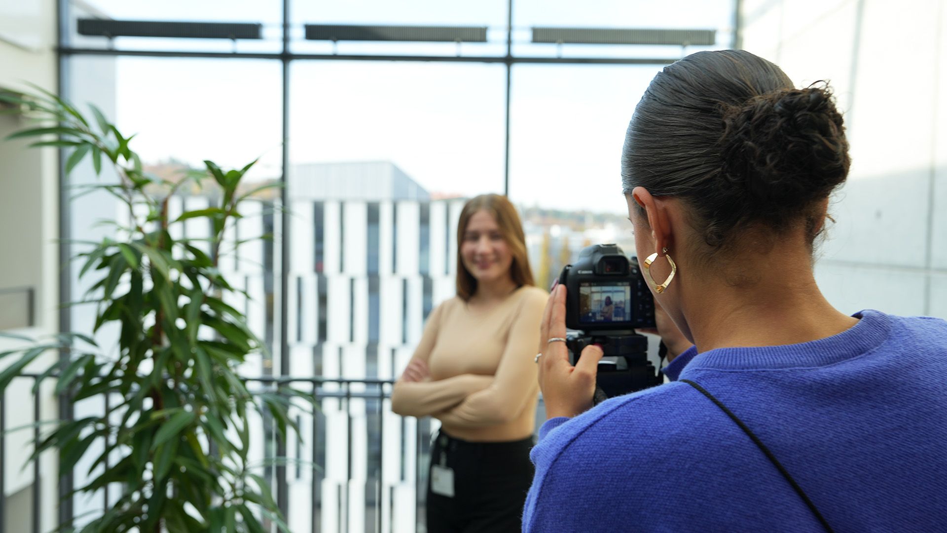 Gli studenti scattano foto di ritratti