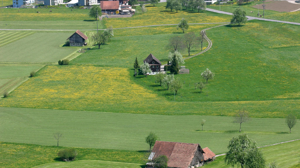 Azienda agricola vicino a condomini