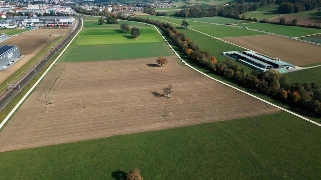 Vista da Hägendorf in direzione di Wangen bei Olten; a sinistra la linea delle FFS che collega Olten a Oensingen, al centro il fiume Dünnern. 