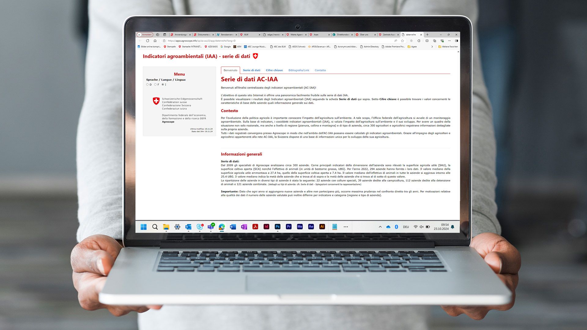 Una schermata delle applicazioni AC-IAA viene visualizzata su un computer portatile.